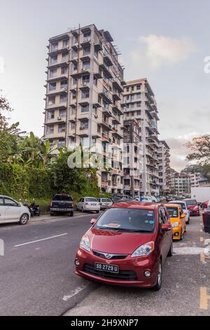 SANDAKAN, MALAISIE - 17 FÉVRIER 2018 : bâtiments résidentiels à Sandakan, Sabah, Malaisie Banque D'Images