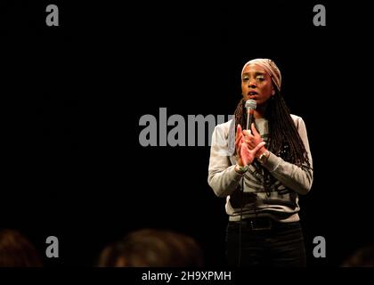 Athena Kugblenu, Stand Up Comedian, Southend Comedy Festival, Southend-on-Sea, Essex © Clarissa Debenham / Alamy Banque D'Images