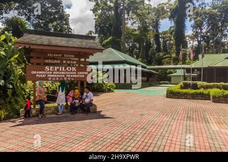 SEPILOK, MALAISIE - 18 FÉVRIER 2018 : entrée du centre de réadaptation Sepilok Orangutan, Sabah, Malaisie Banque D'Images