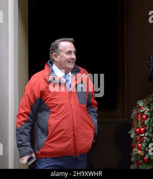 Dr Liam Fox député (con: North Somerset) quittant la rue Downing, 8th décembre 2021 Banque D'Images