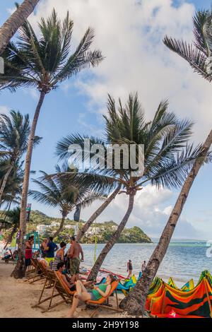 BORACAY, PHILIPPINES - 3 FÉVRIER 2018 : palmiers à la plage de Bulabog sur l'île de Boracay, Philippines Banque D'Images