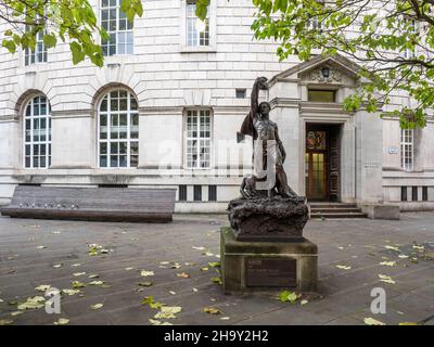 Statue à la dérive de John Cassidy à la Central Library de St Peters Square Manchester Greater Manchester England Banque D'Images