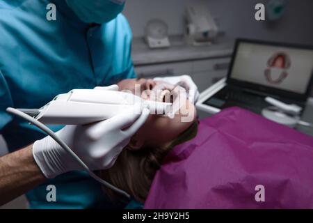 Dental 3D scanner 3Shape dans le cabinet du dentiste. Banque D'Images