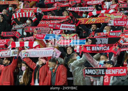 08 décembre 2021.Lisbonne, Portugal.Supporters de Benfica lors du match de la manche 6th du Groupe E pour la Ligue des champions de l'UEFA, Benfica vs Dynamo Kiev crédit: Alexandre de Sousa/Alay Live News Banque D'Images