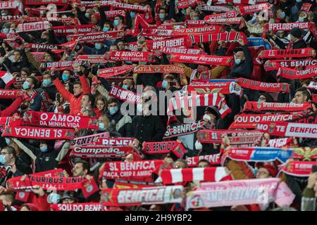 08 décembre 2021.Lisbonne, Portugal.Supporters de Benfica lors du match de la manche 6th du Groupe E pour la Ligue des champions de l'UEFA, Benfica vs Dynamo Kiev crédit: Alexandre de Sousa/Alay Live News Banque D'Images