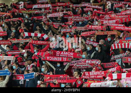 08 décembre 2021.Lisbonne, Portugal.Supporters de Benfica lors du match de la manche 6th du Groupe E pour la Ligue des champions de l'UEFA, Benfica vs Dynamo Kiev crédit: Alexandre de Sousa/Alay Live News Banque D'Images