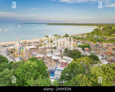 Vue aérienne d'un carnaval à Havens Beach à Sag Harbor, NY Banque D'Images