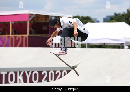 25th JUILLET 2021 - TOKYO, JAPON : AOKI Yukito, du Japon, en action pendant les préliminaires de Skateboarding pour la rue masculine aux Jeux Olympiques de Tokyo 2020 (photo par Banque D'Images