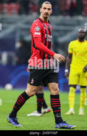 Milan, Italie.07th décembre 2021.Zlatan Ibrahimovic de l'AC Milan en action lors de l'UEFA Champions League 2021/22 Group Stage - match de football du Groupe B entre l'AC Milan et le Liverpool FC au stade Giuseppe Meazza.(score final; AC Milan 1 - 2 Liverpool FC) (photo de Fabrizio Carabelli/SOPA Images/Sipa USA) Credit: SIPA USA/Alay Live News Banque D'Images