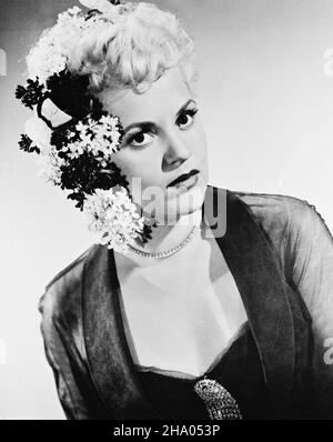 JUDY HOLLIDAY (1921-1965) photo promotionnelle de l'actrice, comédienne et chanteuse américaine vers 1955 Banque D'Images