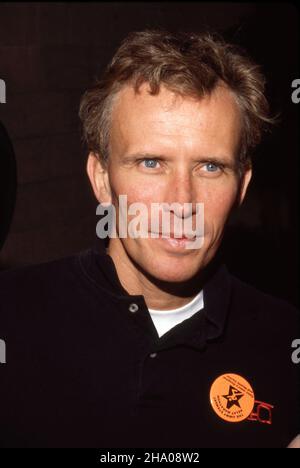 Peter Weller au neuvième marathon annuel du relais Jimmy Stewart du Centre de santé de Saint John le 1 avril 1990 au parc Griffith de Los Angeles, Californie crédit : Ralph Dominguez/MediaPunch Banque D'Images