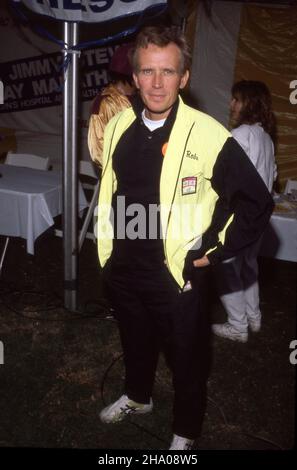 Peter Weller au neuvième marathon annuel du relais Jimmy Stewart du Centre de santé de Saint John le 1 avril 1990 au parc Griffith de Los Angeles, Californie crédit : Ralph Dominguez/MediaPunch Banque D'Images