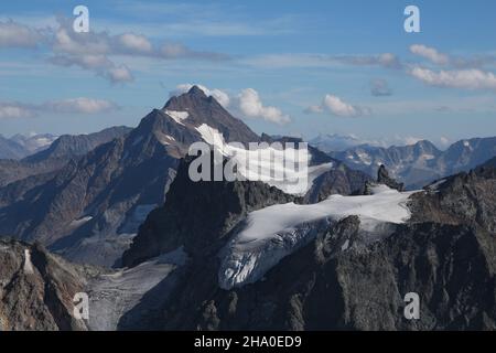 Montagnes Fuenffingerstoecke et Fleckistock.Vue depuis le Mont Titlis, Obwalden. Banque D'Images