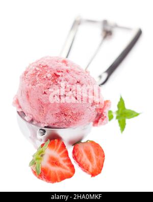 glace à la fraise, fraises, menthe, fruits, rouge,vert, cuillère, feuille, cuillère, frais,glace, boule de glace, fraise, feuilles, détails,nourriture, fruitée Banque D'Images