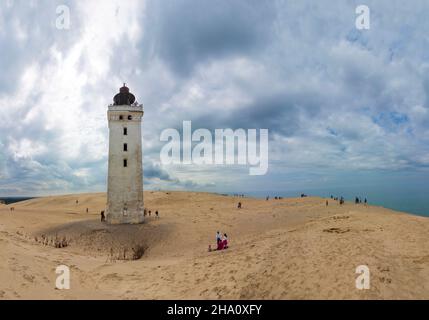 Hjoerring: Phare de Rubjerg Knude (Rubjerg Knude FYR), dunes de sable, gens, à Rubjerg, Jylland,Jutland, Danemark Banque D'Images