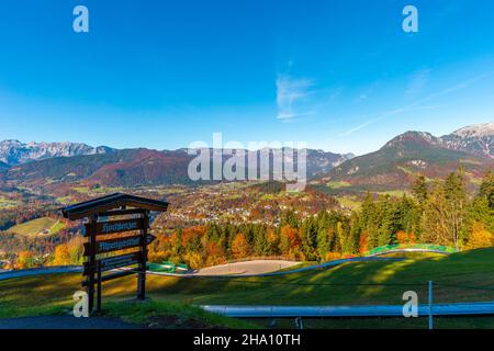 Vue aérienne de Berchtesgaden depuis l'altitude de la gare centrale d'Obersalzbergbahn, Berchtesgaden, haute-Bavière, sud de l'Allemagne, Europe Banque D'Images