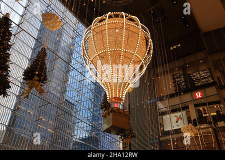 New York, N.Y/USA – 6th décembre 2021 : les belles décorations de Noël à l'intérieur du centre commercial de Hudson yards à New York.Crédit : Gordon Donovan/Alay Banque D'Images