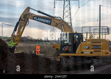 Wendover, Royaume-Uni.9th décembre 2021.HS2 Ltd ont maintenant autorisé le camp DE GUERRE de résistance active de Wendover où les militants anti HS2 ont vécu pendant environ deux ans et en face de l'ancien camp se préparent à construire un énorme complexe de HS2 où une usine de bentonite sera installée.Les habitants de Wendover sont furieux de l'impact que HS2 a sur la campagne et les habitats de la faune dans la jolie ville marchande.Le très controversé chemin de fer à grande vitesse 2 est largement surévalué et la partie est du projet a récemment été annulée.Crédit : Maureen McLean/Alay Banque D'Images