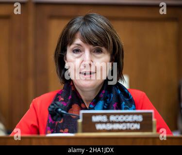 Washington, DC, États-Unis.9th décembre 2021.Washington, DC, États-Unis: La représentante des États-Unis, CATHY MCMORRIS RODGERS (R-WA), a pris la parole à l'audience du sous-comité de la Commission de l'énergie et du commerce de la Chambre des communes sur la protection des consommateurs et le commerce.(Image de crédit : © Michael Brochstein/ZUMA Press Wire) Banque D'Images