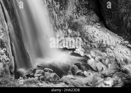 Wahkenna tombe en hiver.Gorge de la rivière Columbia, Oregon. Banque D'Images