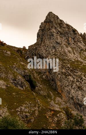 Vallée de la Duje à Tielve dans les Picos de Europa. Banque D'Images