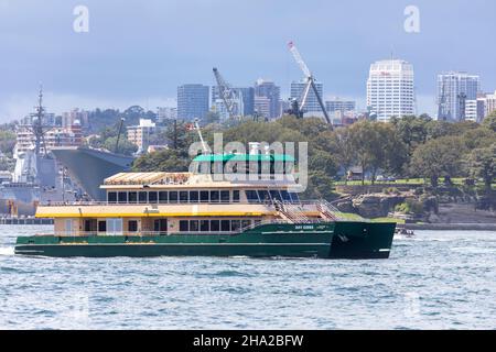 Emerald Class Ferry nommé d'après l'auteur australien May Gibbs , le MV May Gibbs opérant dans le port de Sydney, Nouvelle-Galles du Sud, Australie Banque D'Images