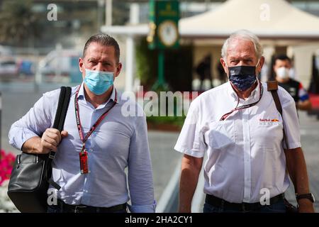 Yas Island, Abu Dhabi.Décembre 10 2021.: VERSTAPPEN Jos, père de Max, MARKO Helmut (aut), gérant„¤course de Red Bull, portrait pendant la Formule 1 Etihad Airways Grand Prix 2021, 22th tour du Championnat du monde de Formule 1 FIA 2021 du 10 au 12 décembre 2021 sur le circuit Yas Marina,À l'île de Yas, Abu Dhabi - photo Antonin Vincent / DPPI crédit: DPPI Media / Alay Live News Banque D'Images