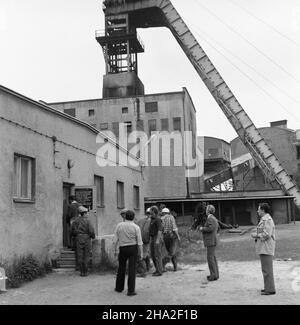 IWin, 1981-06-04.Pratowncy kopalni miedzi Konrad (na po³udniowy wschód od Boles³awca) zorganizowali strajk przeciwko przetrzymywaniu wiêŸniów politycznych.NZ. Kopalni. Pracownicy amw PAP/CAF/Eugeniusz Wo³oszczukIWin, 4 juin 1981.Les travailleurs de la mine de cuivre Konrad (au sud-ouest de Boleslawiec) ont organisé une grève aginst détentions de prisonniers politiques.photo: Travailleurs de la mine. amw PAP/CAF/Eugeniusz Woloszczuk Banque D'Images