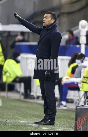 Decines Charpieu près de Lyon, France.09th décembre 2021.Entraîneur des Rangers de Glasgow Giovanni van Bronckhorst lors de l'UEFA Europa League, Group A football match entre l'Olympique Lyonnais (Lyon) et le Rangers FC le 9 décembre 2021 au stade Groupama de Decines-Charpieu près de Lyon, France - photo: Jean Catuffe/DPPI/LiveMedia crédit: Independent photo Agency/Alay Live News Banque D'Images