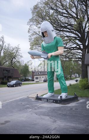 Wilmington, Illinois, États-Unis Gemini Giant, un silencieux sur la US route 66 à l'extérieur du restaurant Launching Pad drive-in. Banque D'Images