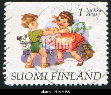 FINLANDE - VERS 1996: Timbre imprimé par la Finlande, montre Boy, fille dansant, vers 1996 Banque D'Images