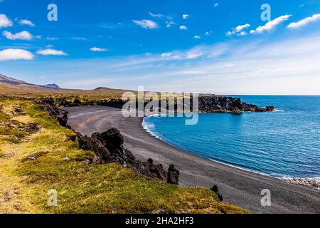 Sable noir à la plage de Djuponalonssandur, péninsule de Snaefellsnes, ouest de l'Islande Banque D'Images