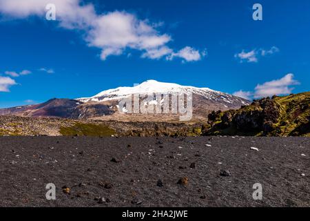 La plage de Djuponalonssandur et le glacier de Snaefellsjokull, péninsule de Snaefellsnes, ouest de l'Islande Banque D'Images