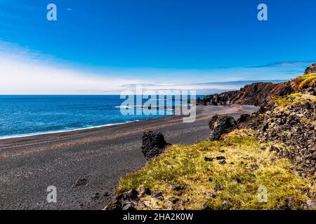 Les sables noirs de la plage de Djuponalonssandur, péninsule de Snaefellsnes, ouest de l'Islande Banque D'Images