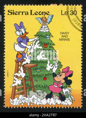 SIERRA LEONE - VERS 1992: Timbre imprimé par Sierra Leone, montre les personnages de Walt Disney dans les scènes de Noël, vers 1992. Banque D'Images