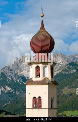 Haut du clocher de l'église Madonna della Neve, Canazei, vallée de Fassa, trente, Trentin-Haut-Adige,Italie Banque D'Images