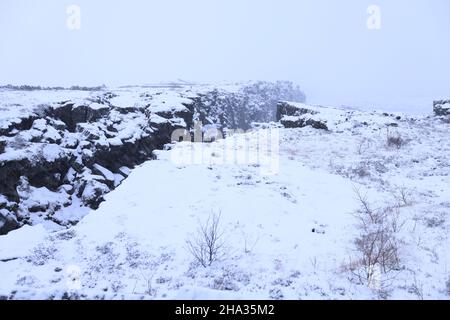 La conjonction des plaques eurasiennes et américaines à Pingvellir en hiver, en Islande Banque D'Images