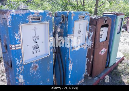 Embudo, NOUVEAU-Mexique, Musée du gaz classique, propriété de Johny Meier : anciennes pompes à gaz Banque D'Images