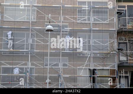 Peintres en travaux sur des échafaudages à Amsterdam, pays-Bas 9-12-2021 Banque D'Images