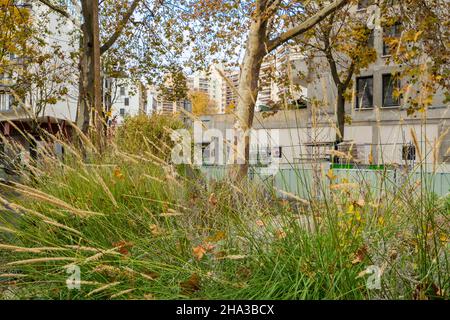 Paris, France - novembre 14th 2021 : désert dans une rue urbaine de la commune de Lilas. Banque D'Images