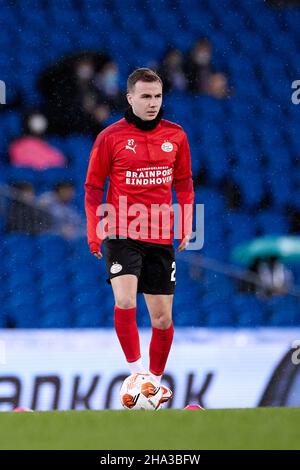 SAN SEBASTIAN, ESPAGNE - DÉCEMBRE 09: Mario Gotze de PSV Eindhoven regarde pendant le match de l'UEFA Europa League groupe B entre Real Sociedad et PSV Eindhoven à Estadio Anoeta le 9 décembre 2021 à San Sebastian, Espagne.(Photo par MB Media) Banque D'Images