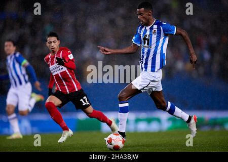 SAN SEBASTIAN, ESPAGNE - DÉCEMBRE 09: Alexander Isak de Real Sociedad en action pendant le match de l'UEFA Europa League groupe B entre Real Sociedad et PSV Eindhoven à Estadio Anoeta le 9 décembre 2021 à San Sebastian, Espagne.(Photo par MB Media) Banque D'Images