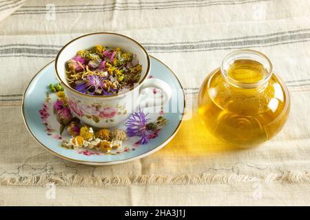 tisane à base de fleurs variées Banque D'Images