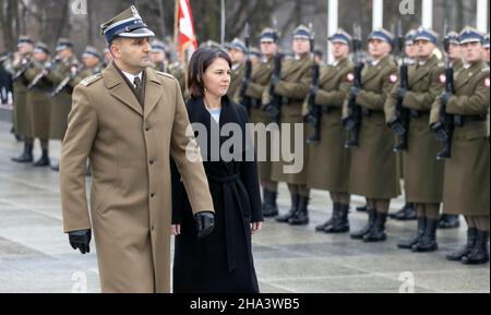 Varsovie, Polen.10th décembre 2021.Annalena Baerbock, ministre fédérale des Affaires étrangères, commence son premier voyage à l'étranger à Paris, Bruxelles et Varsovie.Ici, lors d'une réunion avec le médiateur, M. Marcin Wiacek 10th décembre 2021 Copyright: Thomas IMO/photothek.net crédit: dpa/Alay Live News Banque D'Images