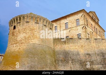 Offida, ville historique de la province d'Ascoli Piceno, Marche, Italie Banque D'Images