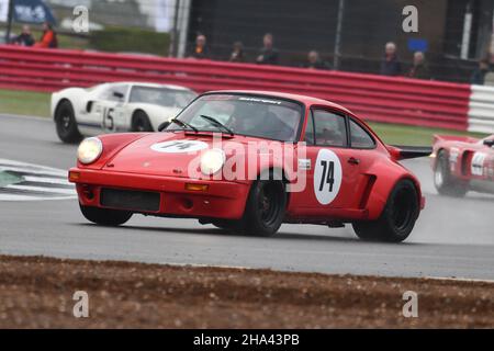 Mark Bates, James Bates, Porsche 911 RSR, Yokohama Trophée pour Masters Historic Sports Cars, une course de soirée sur le circuit du Grand Prix, avec le Ma Banque D'Images