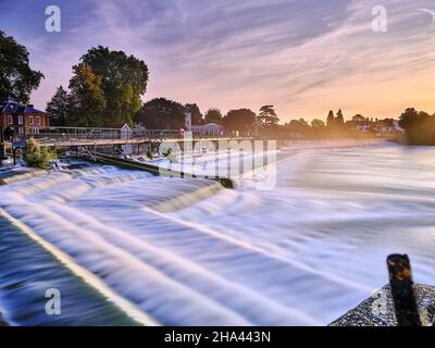 Marlow Weir lever de soleil - exposition longue Banque D'Images