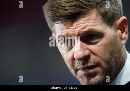 Photo du dossier datée du 05-12-2021, de Steven Gerrard, directeur de la Villa Aston.Jurgen Klopp est absolument sûr que Steven Gerrard sera un jour directeur de Liverpool et ne croit pas que l'ancien capitaine de Reds sera un « gagnant éprouvé » de la Premier League.Date de publication : vendredi 10 décembre 2021. Banque D'Images