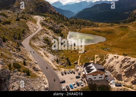 Vue aérienne de Rifugio Passo Valparola en Italie Banque D'Images