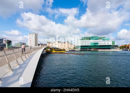 Copenhague, Koebenhavn : pont de Lille Langebro à l'arrière-port pour les cyclistes, Centre danois d'architecture (Dansk Arkitektur Centre, DAC), Kongens Bryghu Banque D'Images